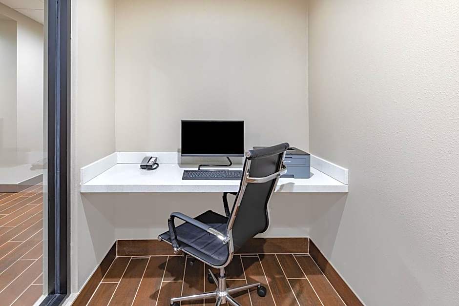 Hawthorn Suites by Wyndham Oklahoma City Airport Fairground