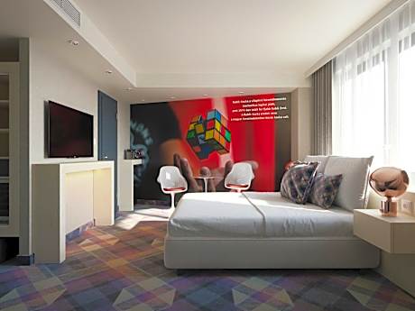 Superior Family Room (Discovery wing)