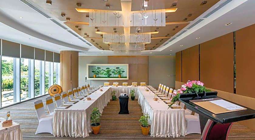 Novotel Yangon Max