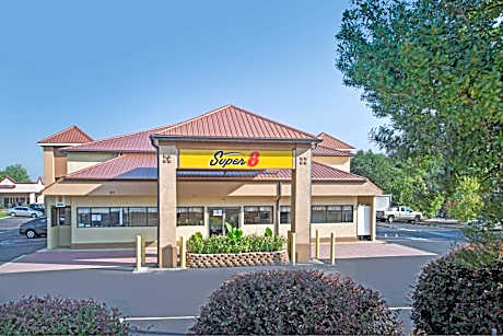 Super 8 by Wyndham Suwanee