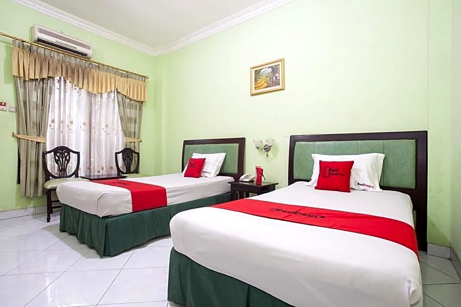 RedDoorz near Juanda International Airport