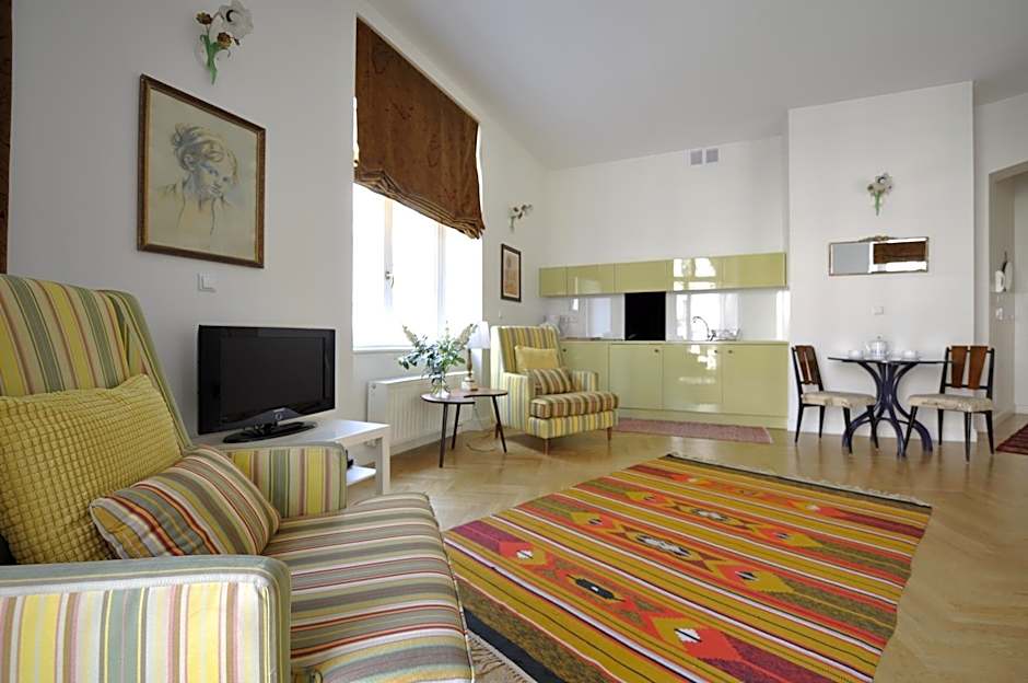 Crystal Suites Old Town