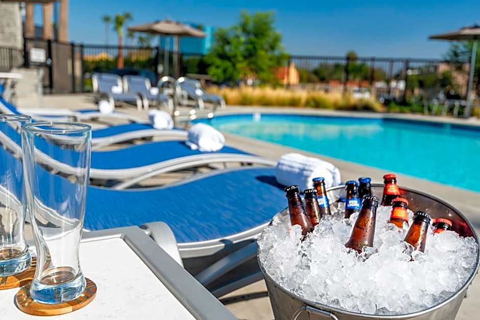 Holiday Inn Express & Suites Santa Ana - Orange County By IHG