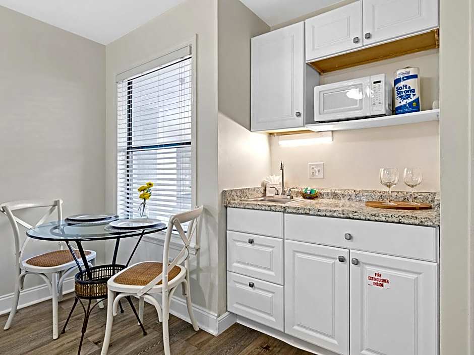 Charming Beach Studio With Pool & Sauna