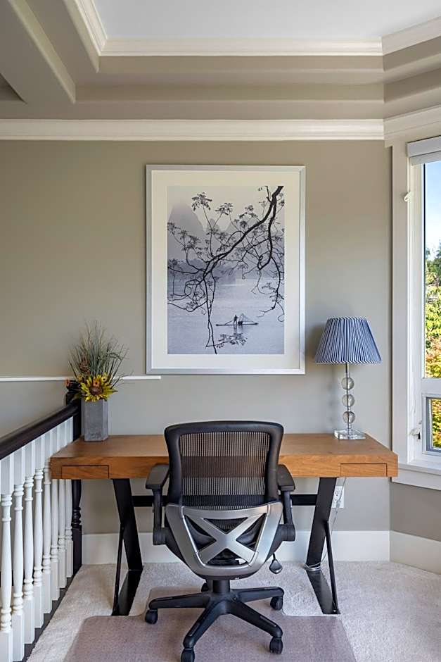 Luxurious Multi-Family Home in Vancouver West, 10 Mins Downtown