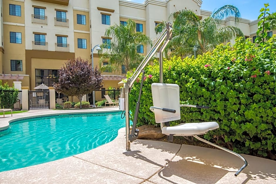 Holiday Inn Express & Suites Phoenix - Glendale Sports Dist By IHG