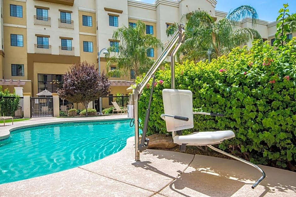 Holiday Inn Express Hotel & Suites Phoenix-Glendale