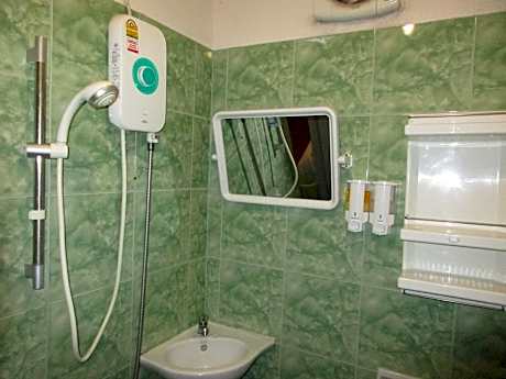 1 Person Single Bedroom with Private Bathroom