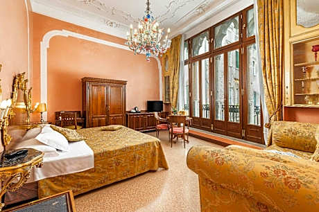 Luxury Double or Twin Room with Balcony and Canal View