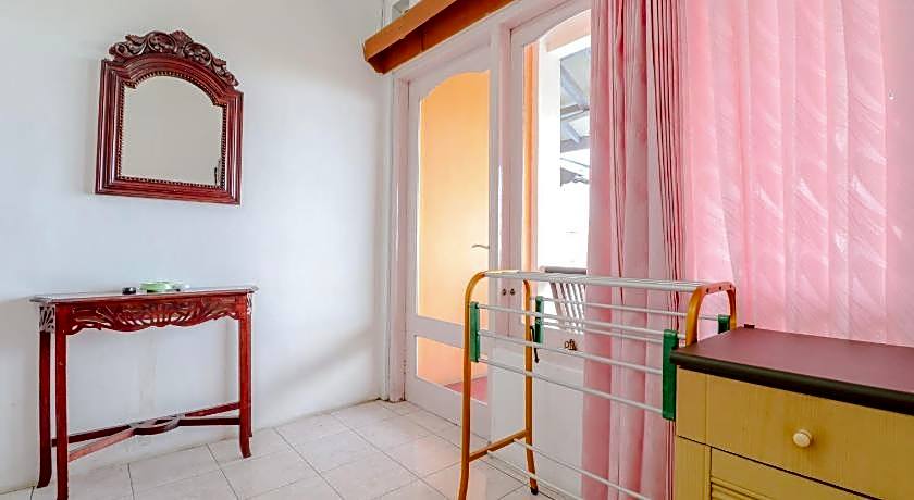 Adinda Beach Hotel and Villa