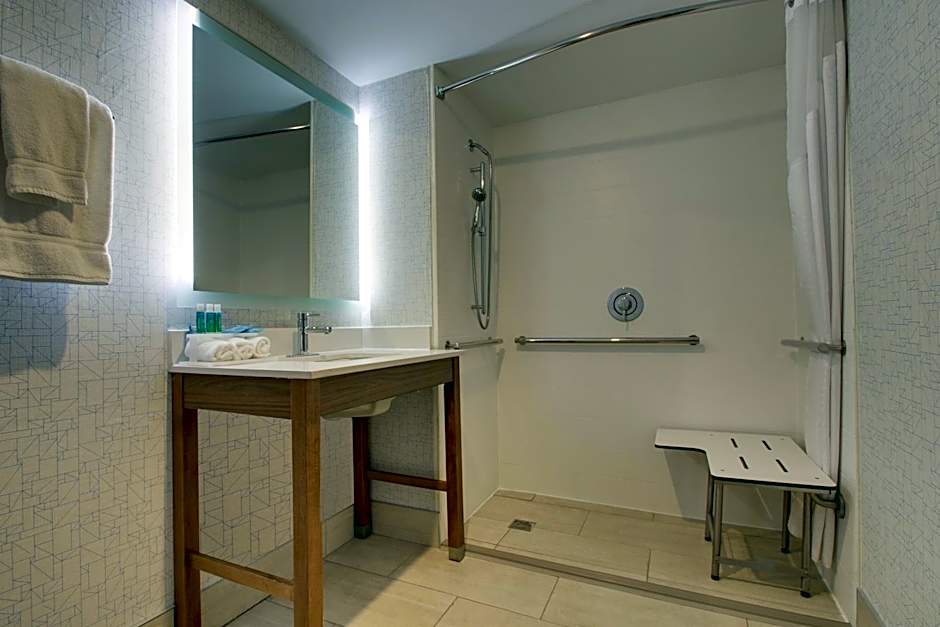 Holiday Inn Express & Suites Wapakoneta By IHG