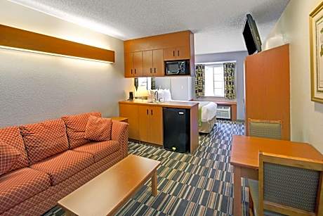 Queen Studio Suite - Non-Smoking