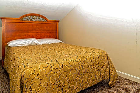 Queen Room Non-Smoking (Not Pet Friendly)