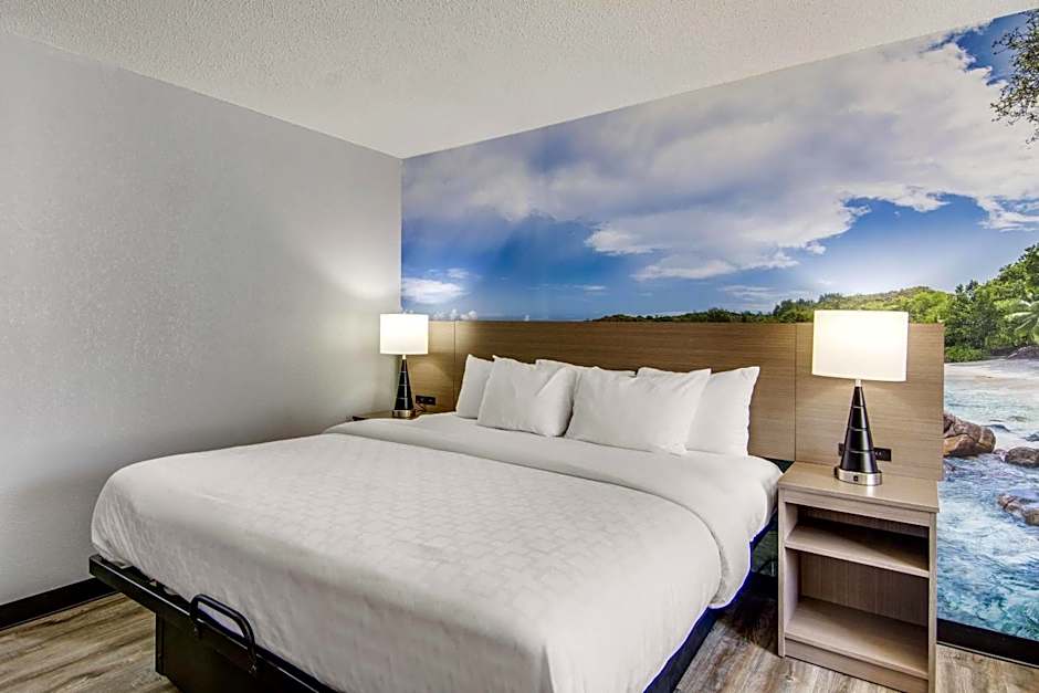 Clarion Pointe on the lake Clarksville-South Hill West