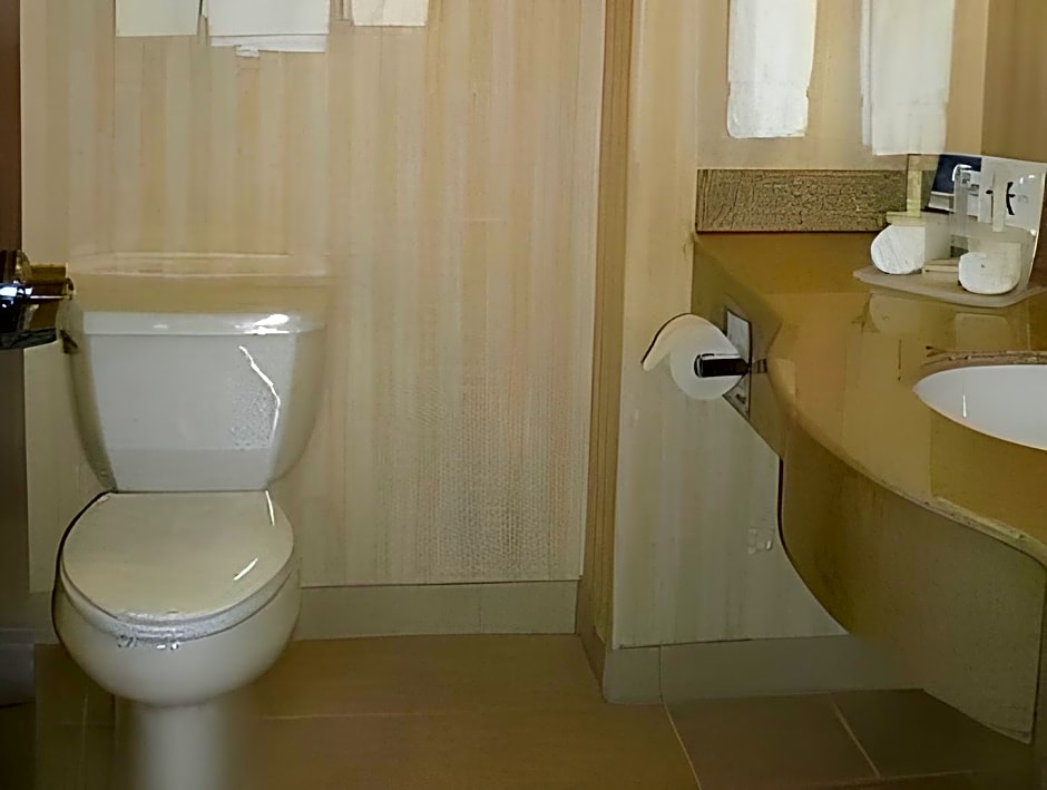 Holiday Inn Express Delano Highway 99 By IHG