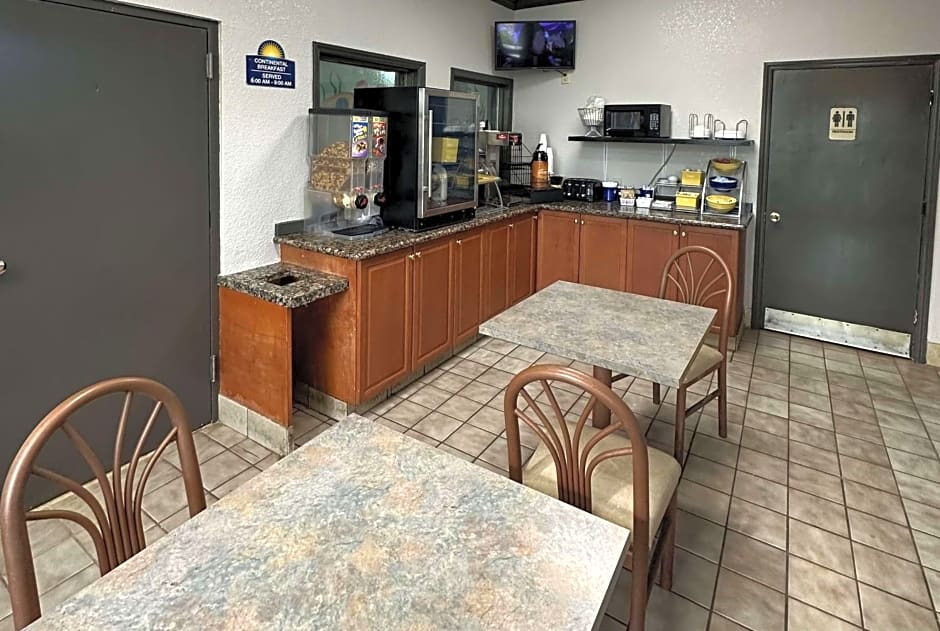 Days Inn by Wyndham Charlotte Northlake