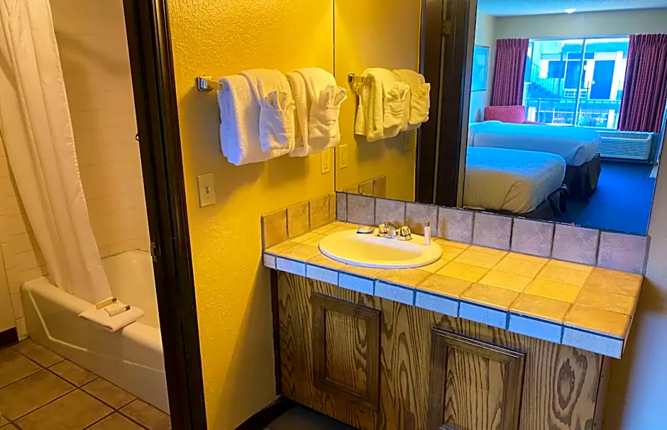 District Hotel Oklahoma City, I-44 By OYO