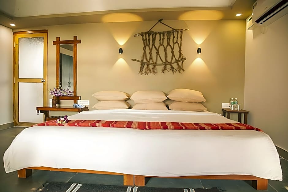 Mariposa Beach Grove