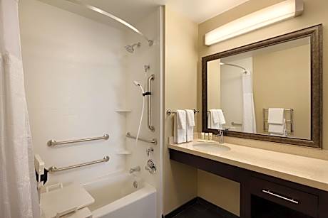 Studio Suite 1 King Mobility Accessible Tub Non-Smoking