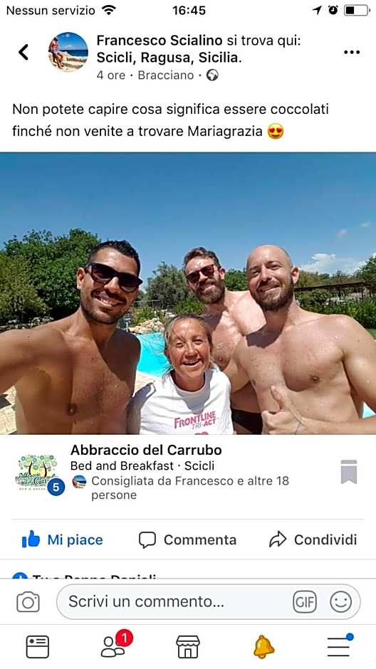 Abbraccio del Carrubo