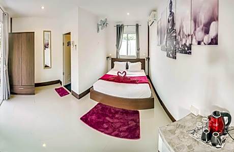 Bungalow with Garden View