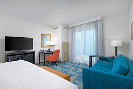 King Studio Suite with Sofa Bed - Hearing Access/Non-Smoking
