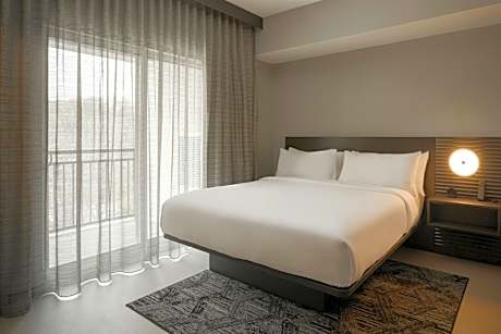 One-Bedroom King Suite with Balcony