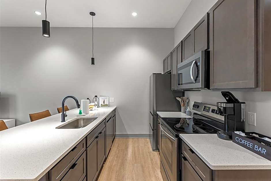 175 LEX - Walkable Downtown Lexington & Rupp Arena - Full Condos