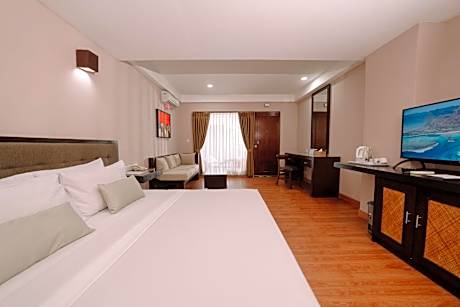 Junior Suite with Pool View