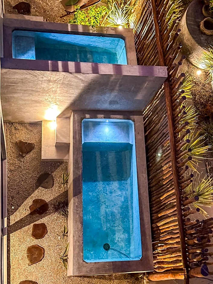 Uayma increible cuarto en el centro con piscina