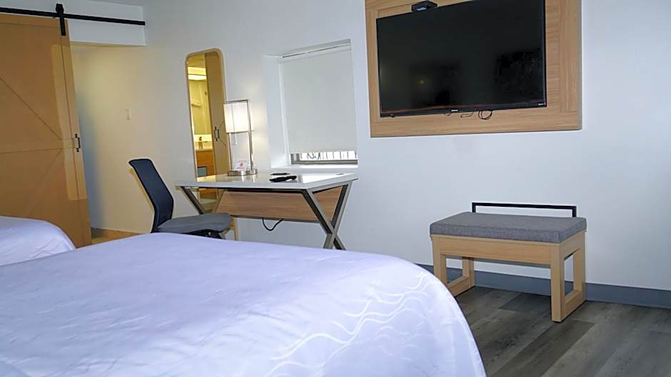 Airport Waterfront Inn