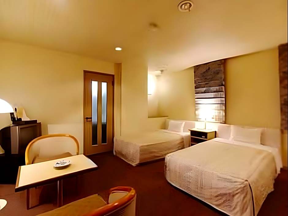 Leo Plaza Hotel