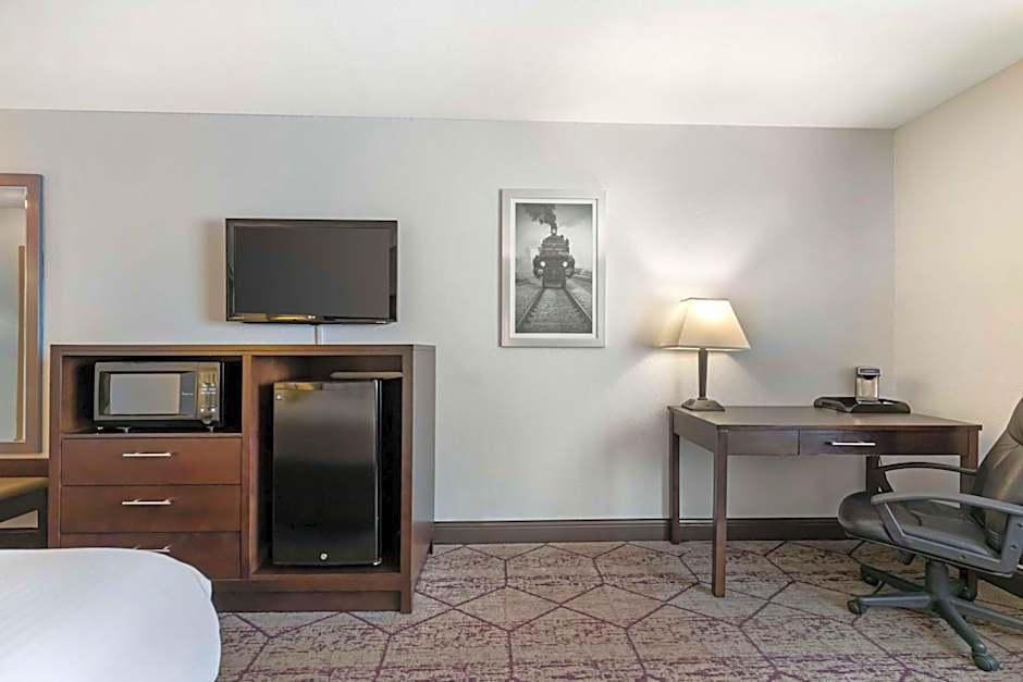 Best Western Plus Longbranch Hotel & Convention Center