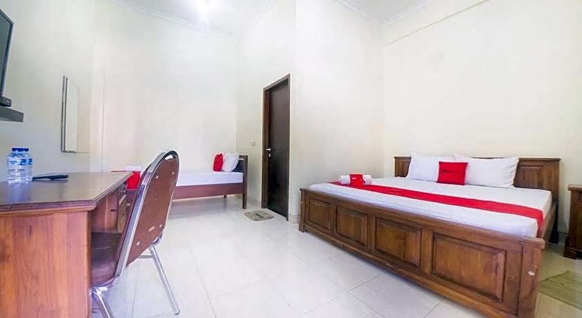 RedDoorz near Nusa Cendana University