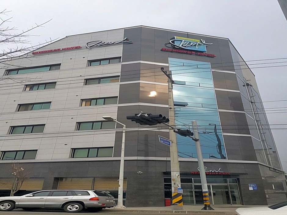 The 7 Business Hotel