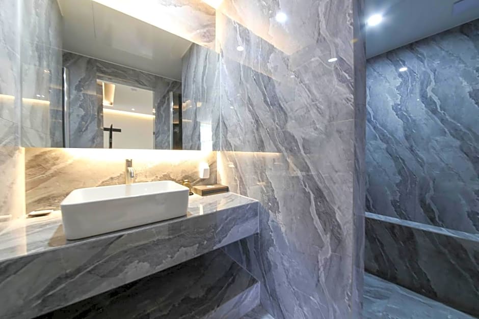 Brown Dot Hotel Pyeonghwa plaza