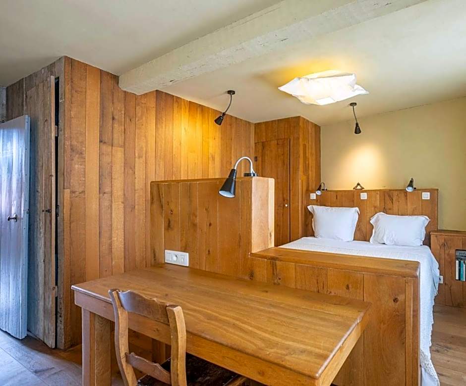 Poëziehotel Surplace - 15 min van Pairi Daiza & industriezone Ghislenghien