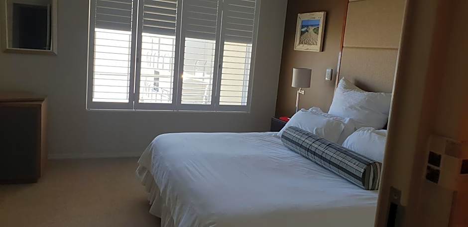 Lagoon Beach Hotel Apartments