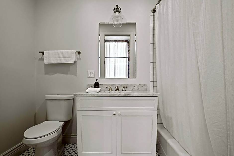 4br Gem On Gravier Close To Dining & Souvenirs