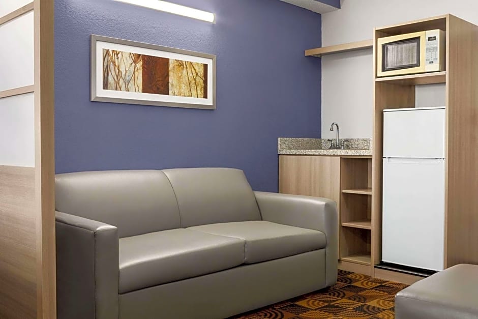 Microtel Inn & Suites By Wyndham Lincoln