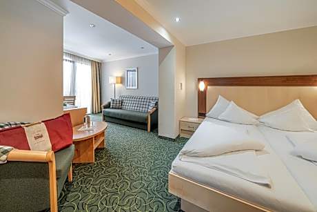 Family Room (2 Adults + 2 Children until 5 years old)