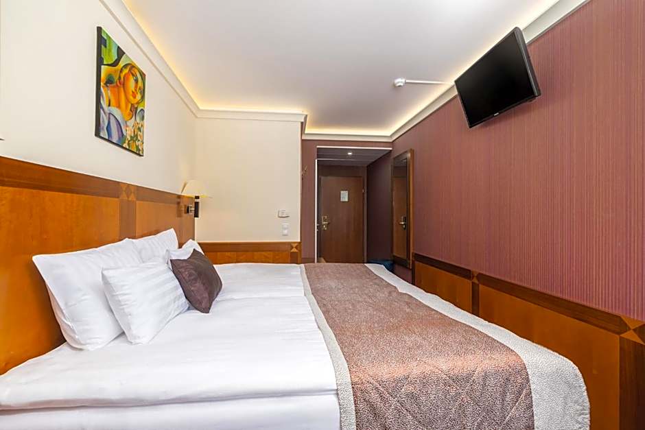 Carlton Hotel Buda Castle