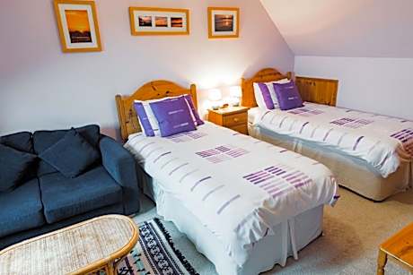 Twin Room with Private Bathroom