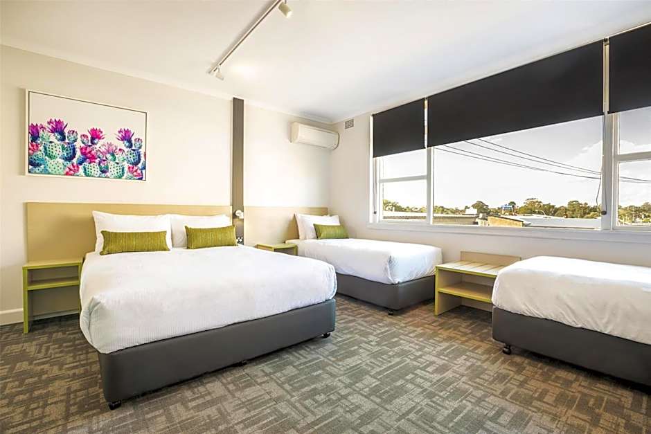 Nightcap at Hume Hotel