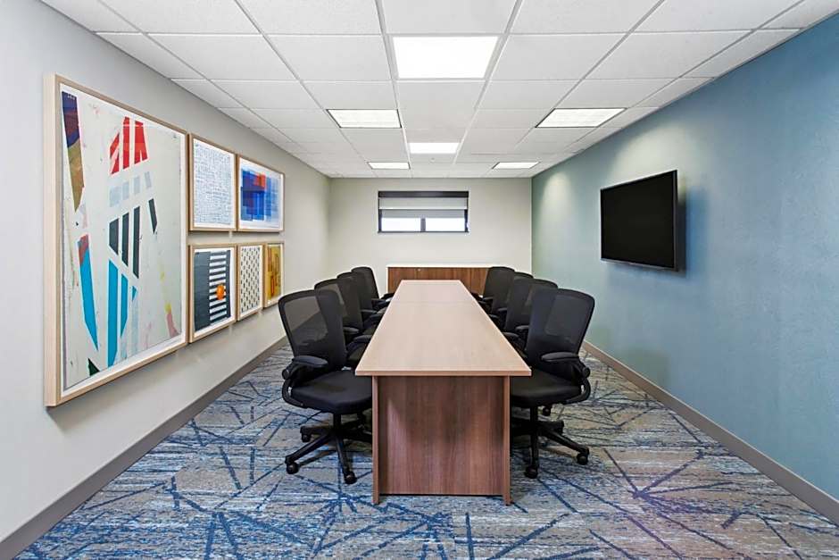 Holiday Inn Express Brookpark-Cleveland Airport Hotel By IHG