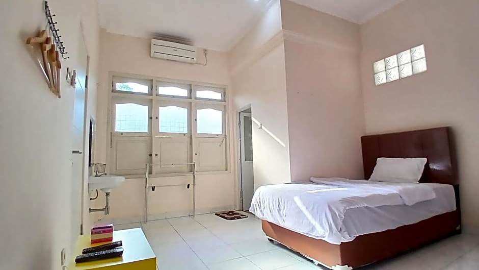 Kenewae Living Near Alun-alun Wonosari Mitra RedDoorz