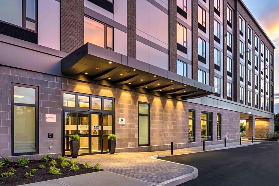 Holiday Inn Express Boston Logan Airport - Revere