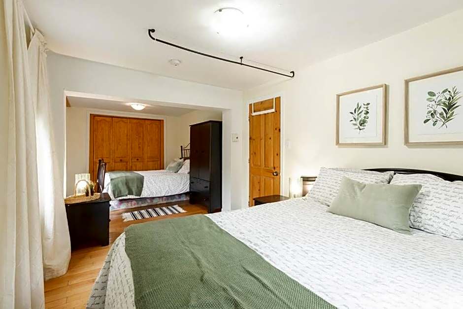 Chalet du Village - Rustic charm, lake - beach access