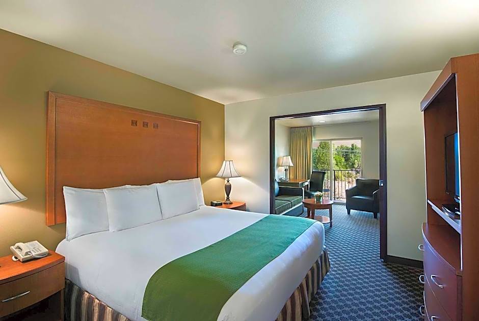 Oxford Suites Yakima