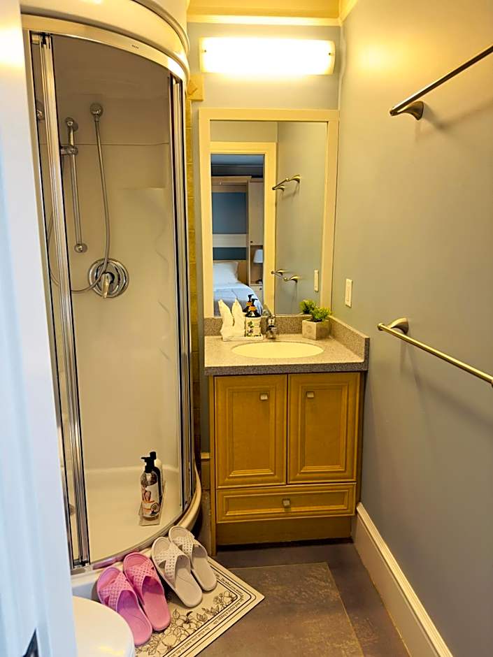 Unitrip Queen Bed Room 3